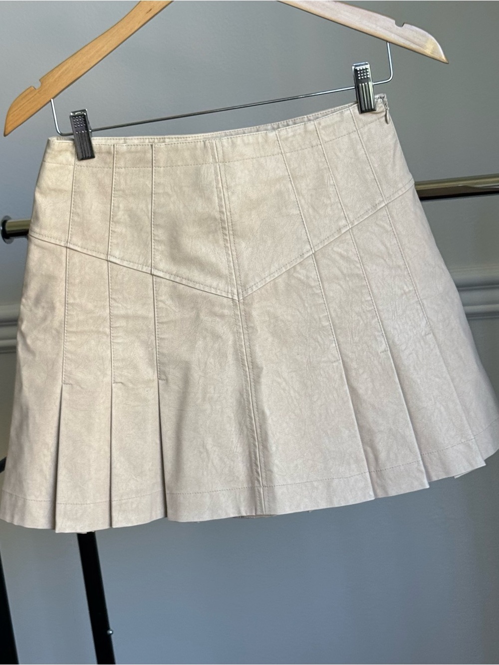 Free People Sugar & Spice Vegan Leather Pleated Skirt Size 6 Ivory Pre-Owned